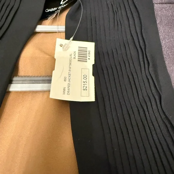 Gabby Skye Black Pleated Jacket - Picture 2 of 2